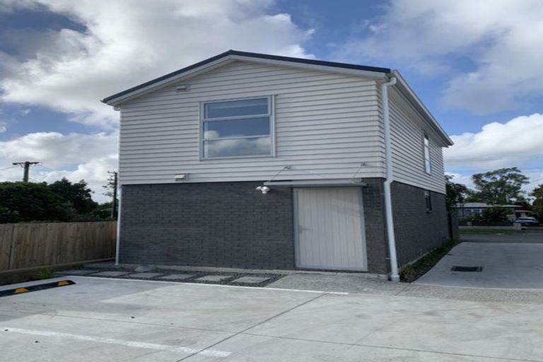 Photo of property in 28a Yeovil Road, Te Atatu Peninsula, Auckland, 0610