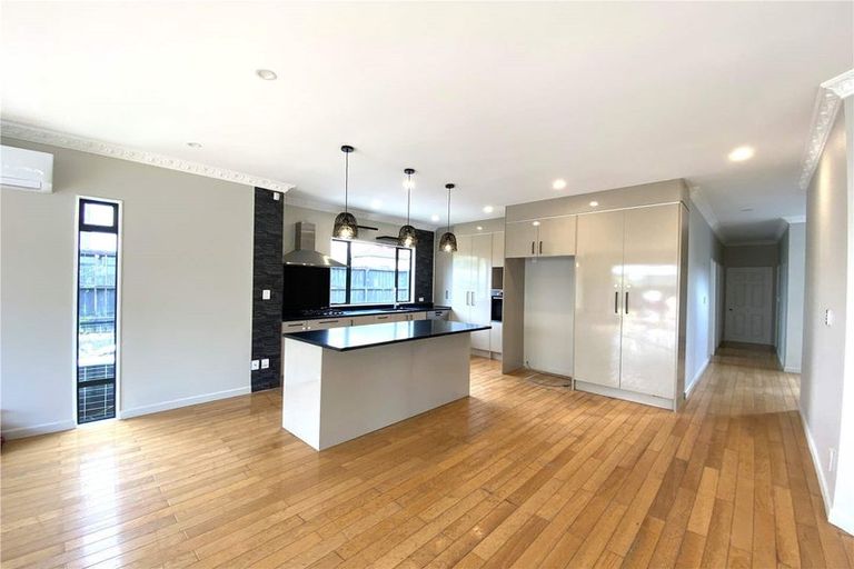 Photo of property in 439 Old Te Atatu Road, Te Atatu Peninsula, Auckland, 0610