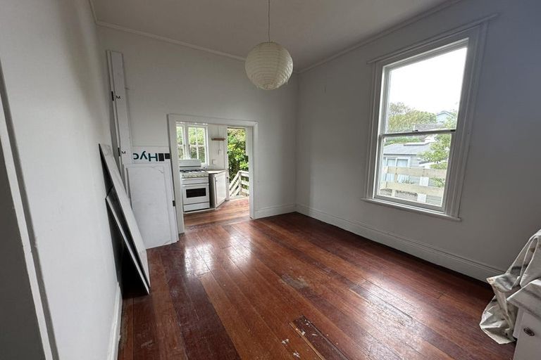 Photo of property in 180-182 Ohiro Road, Brooklyn, Wellington, 6021