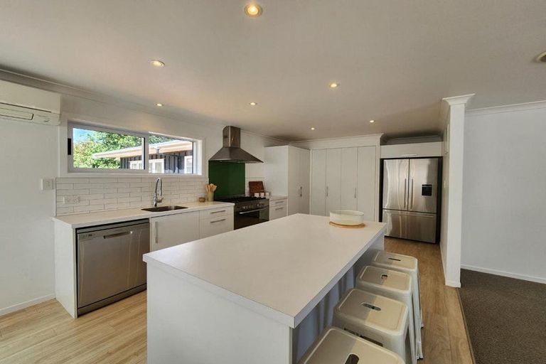 Photo of property in 8 Hussey Street, Oakura, 4314