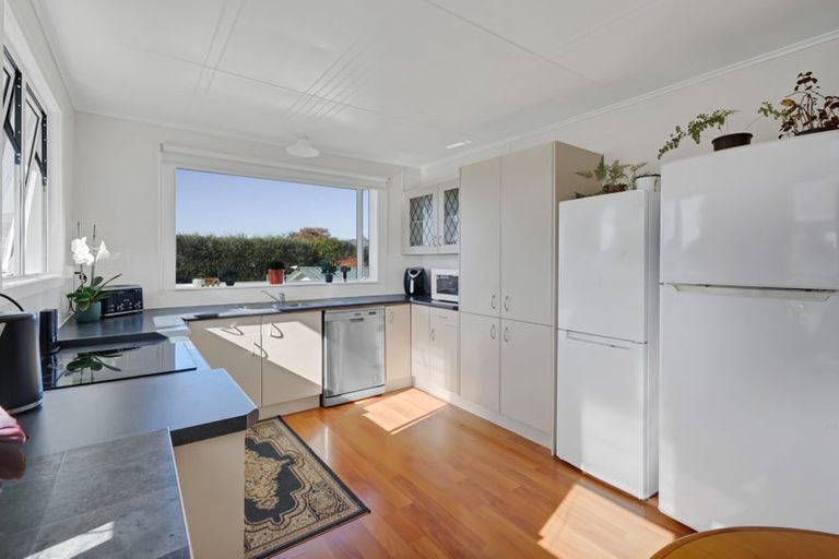 Photo of property in 6 Mahoe Street, Strandon, New Plymouth, 4312