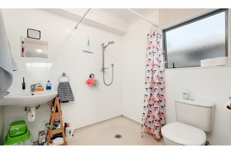 Photo of property in 2 Lysaght Place, Welcome Bay, Tauranga, 3112