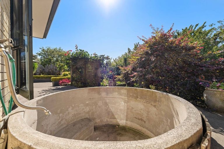 Photo of property in 2 Iwanui Close, Waitara, 4320