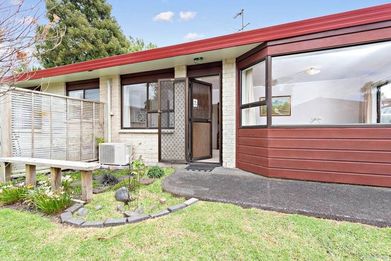Photo of property in 2/54 Nikau Street, New Lynn, Auckland, 0600