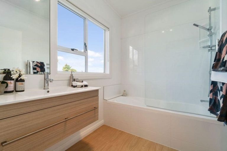 Photo of property in 797a Te Atatu Road, Te Atatu Peninsula, Auckland, 0610