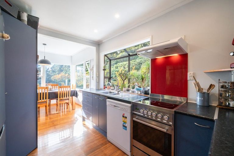 Photo of property in 10 Court Road, Tawa, Wellington, 5028