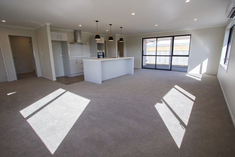 Photo of property in 1 Devon Lane, Carterton, 5713