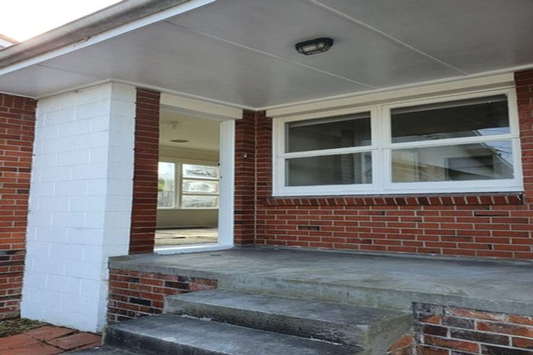 Photo of property in 2/7 Arawa Street, New Lynn, Auckland, 0600