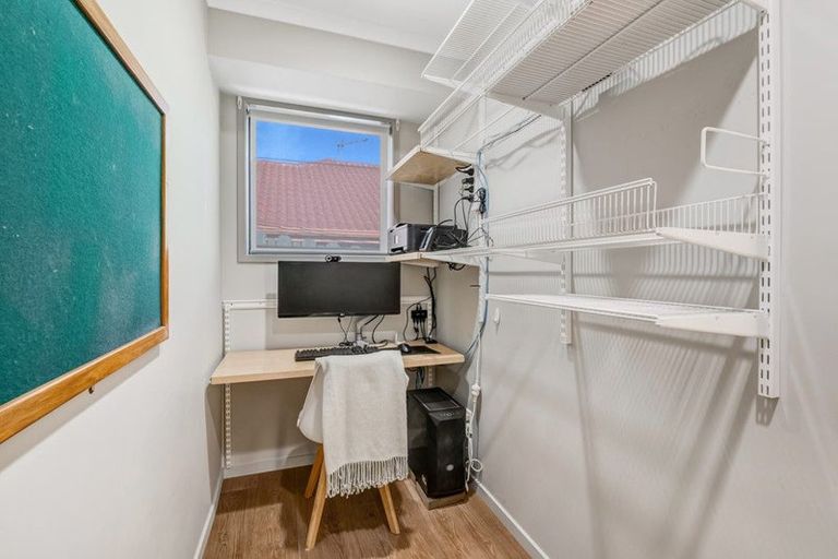 Photo of property in 35 Black Teal Close, Unsworth Heights, Auckland, 0632