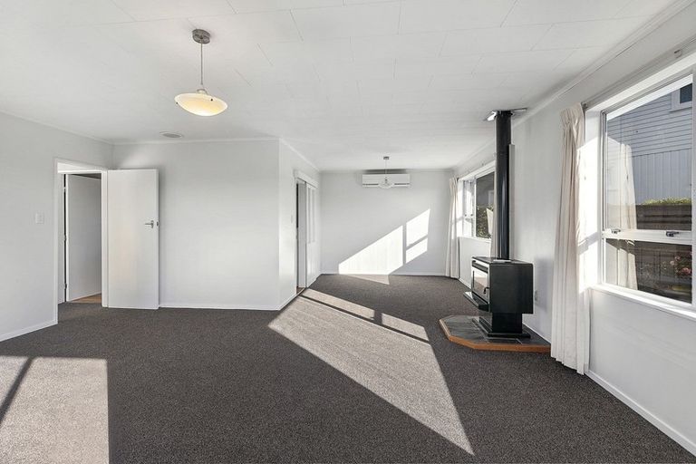 Photo of property in 17 The Anchorage, Whitby, Porirua, 5024