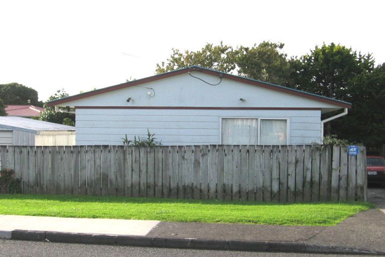 Photo of property in 104a Wharf Road, Te Atatu Peninsula, Auckland, 0610
