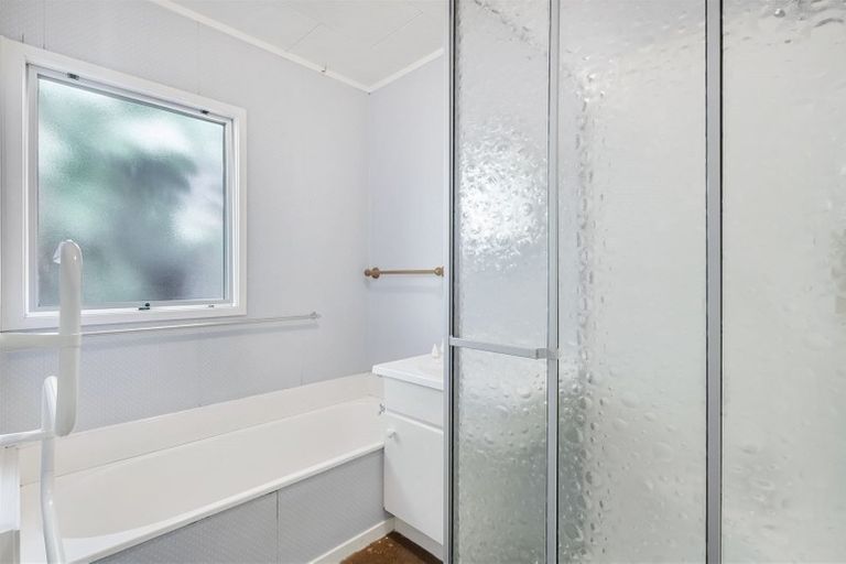 Photo of property in 22 Santiago Crescent, Unsworth Heights, Auckland, 0632