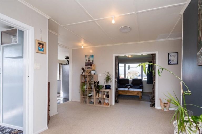 Photo of property in 100 Hathaway Street, Stratford, 4332