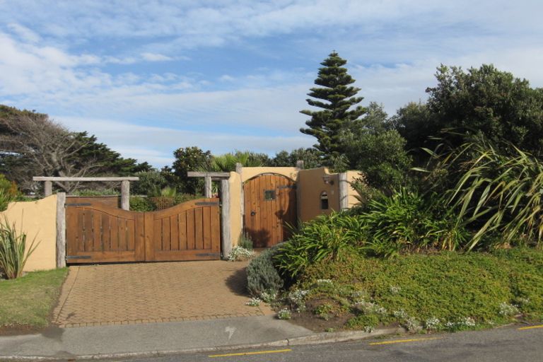 Photo of property in Seaforth, 2- 6 Garden Road, Raumati Beach, Paraparaumu, 5032