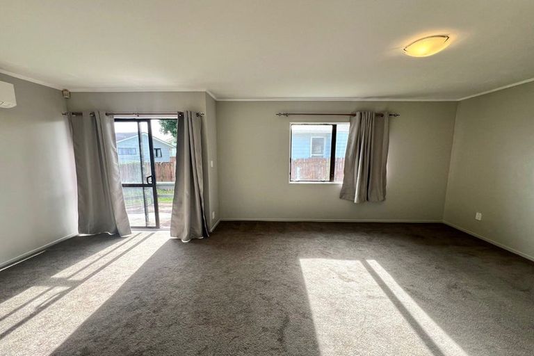 Photo of property in 2/14 Hatherley Place, Clendon Park, Auckland, 2103