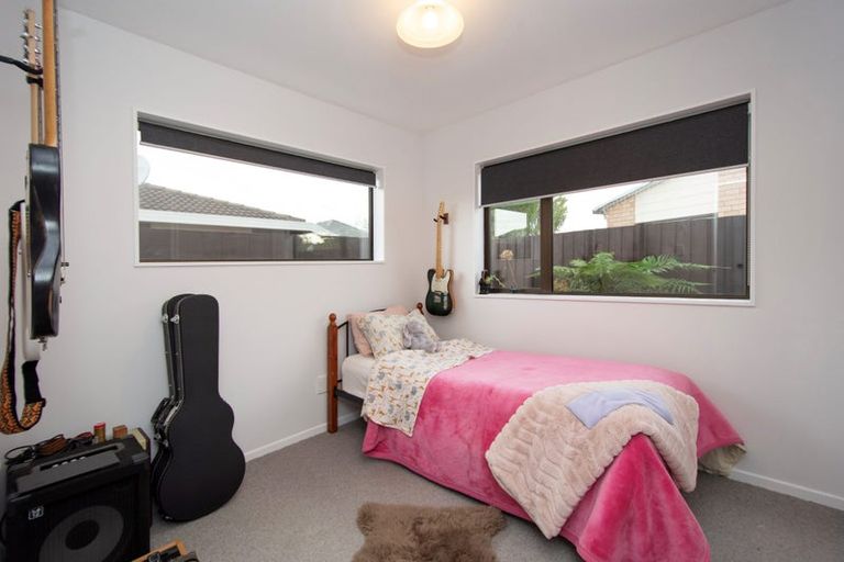 Photo of property in 2/74 Inwoods Road, Parklands, Christchurch, 8083