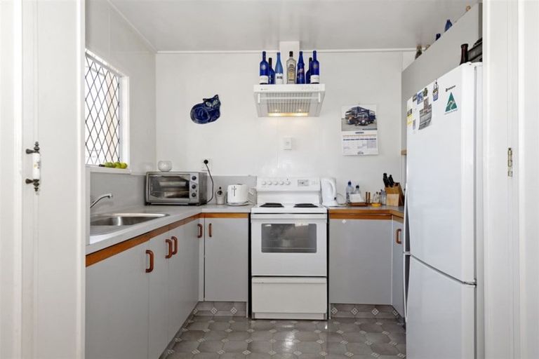 Photo of property in 28 Nikau Street, New Lynn, Auckland, 0600