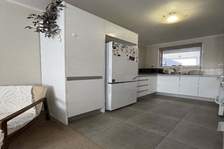 Photo of property in 2/10 Mayville Avenue, New Lynn, Auckland, 0600