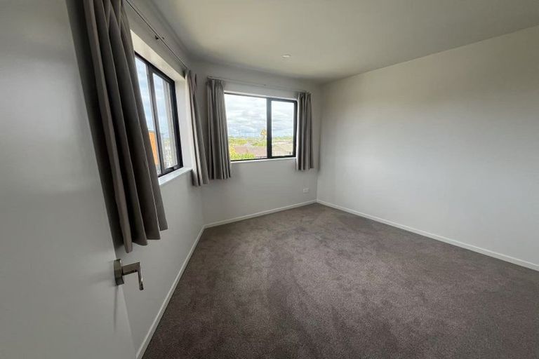 Photo of property in 2/39 Dale Crescent, Pakuranga, Auckland, 2010