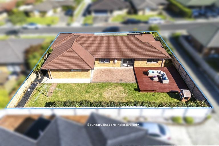 Photo of property in 33 South Kensington Way, Henderson, Auckland, 0612