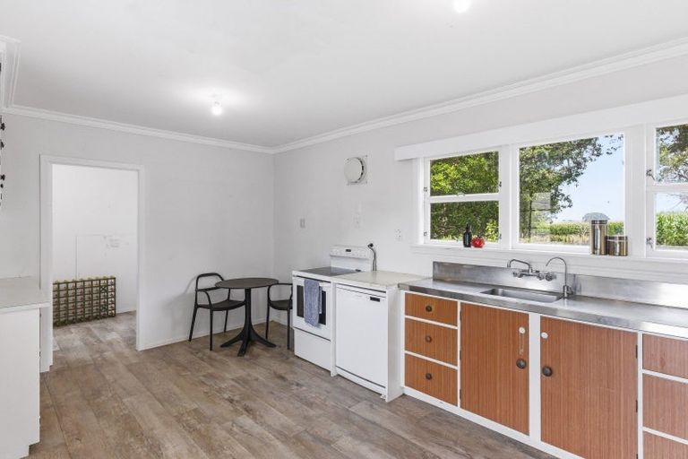 Photo of property in 225 Kuku Beach Road, Kuku, Levin, 5570