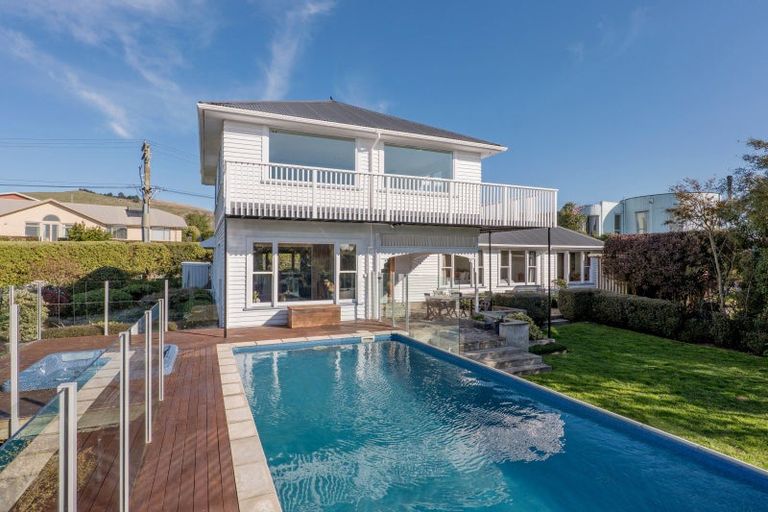Photo of property in 3 Belleview Terrace, Mount Pleasant, Christchurch, 8081