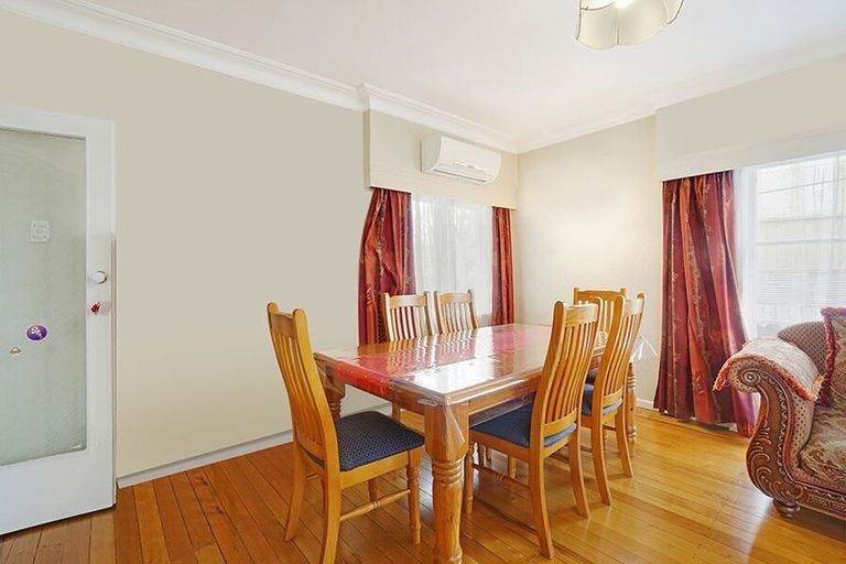 Photo of property in 9 Sheehan Road, Te Atatu South, Auckland, 0610