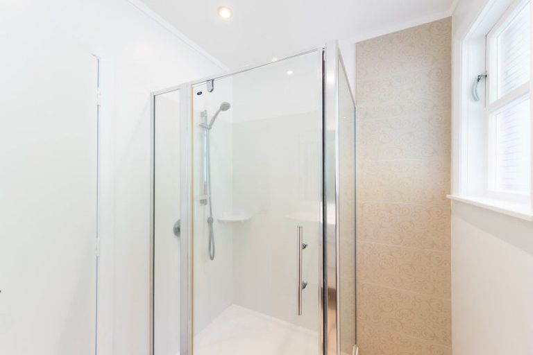 Photo of property in 231 Whites Line East, Waiwhetu, Lower Hutt, 5010