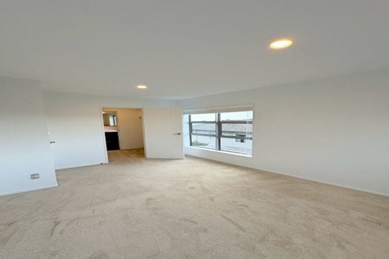 Photo of property in 7 Zara Court, Windsor Park, Auckland, 0632