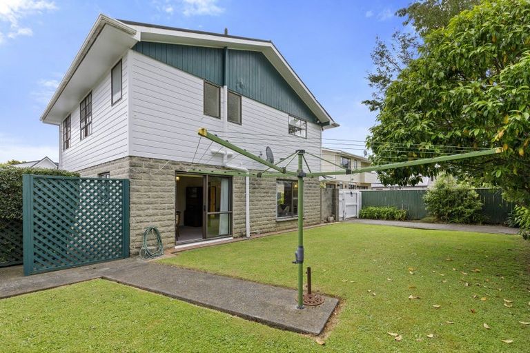 Photo of property in 32 De Menech Grove, Avalon, Lower Hutt, 5011