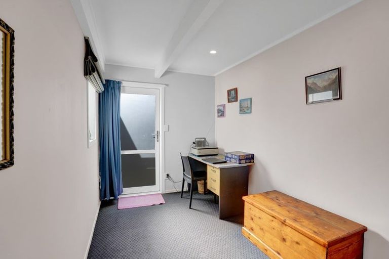 Photo of property in 46 Lismore Street, Merrilands, New Plymouth, 4312