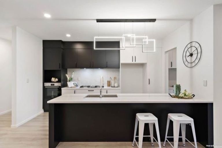 Photo of property in 2 Fjord Way, Karaka, Papakura, 2113