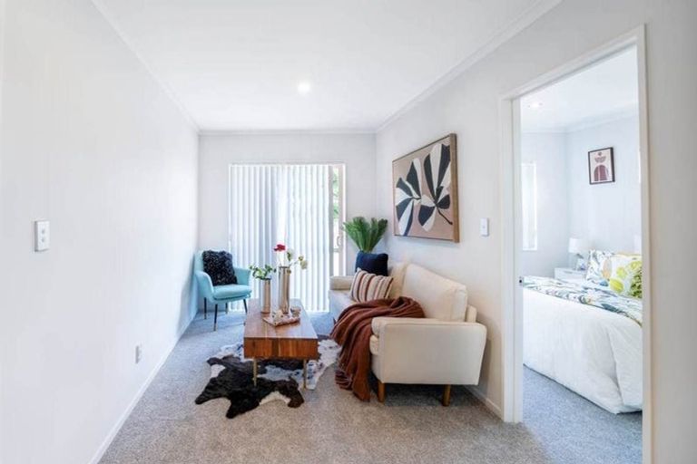 Photo of property in 10 Hornbill Drive, Fairview Heights, Auckland, 0632