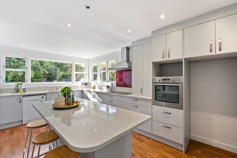 Photo of property in 10 Tui Terrace, Tawa, Wellington, 5028