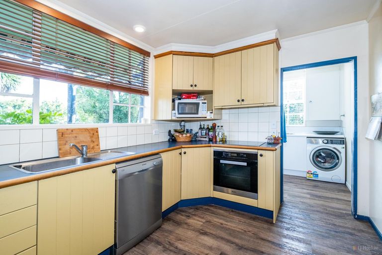 Photo of property in 72 Timaru Road, Waimate, 7924