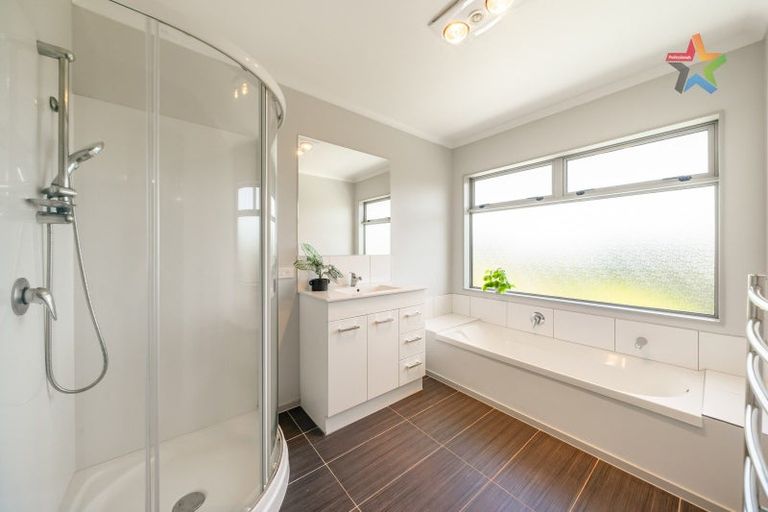 Photo of property in 18 Cresswell Place, Johnsonville, Wellington, 6037