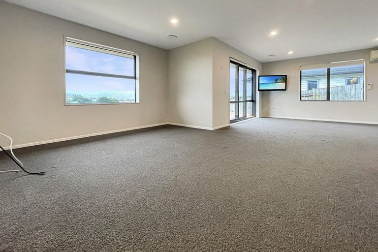 Photo of property in 40 Cresswell Place, Johnsonville, Wellington, 6037