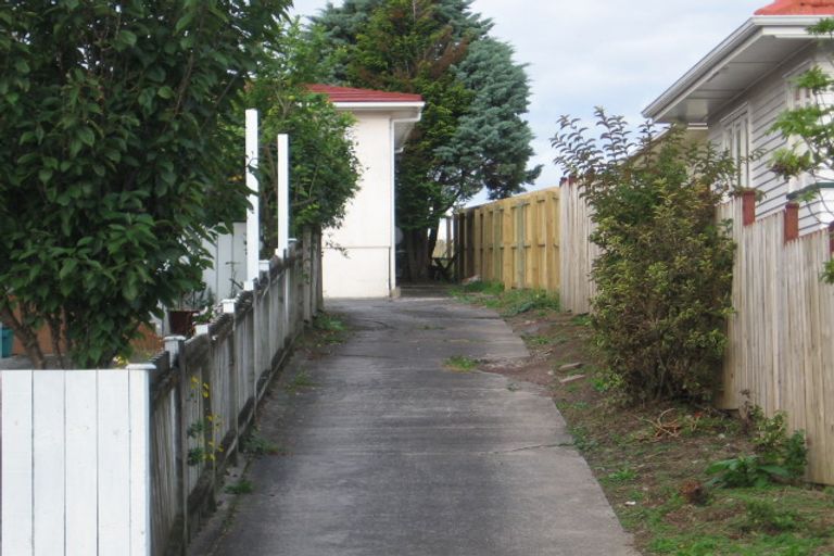 Photo of property in 11 Sheehan Road, Te Atatu South, Auckland, 0610