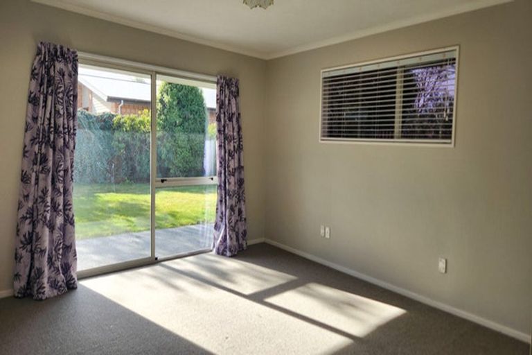 Photo of property in 33 Melford Close, Rangiora, 7400