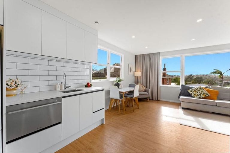 Photo of property in 2/19 Bishopgate Street, Birkdale, Auckland, 0626