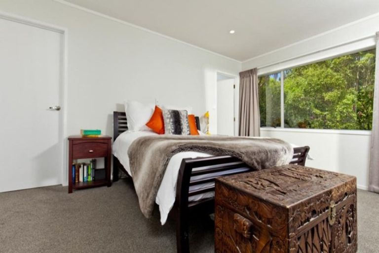 Photo of property in 19 Sunward Rise, Glenfield, Auckland, 0629