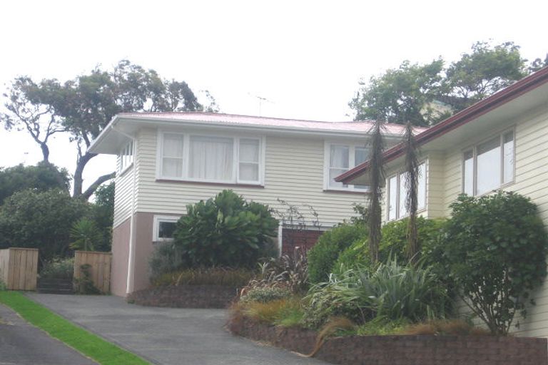 Photo of property in 1/9 Peach Road, Glenfield, Auckland, 0629