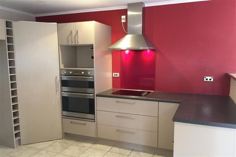 Photo of property in 42 Highland Avenue, Titirangi, Auckland, 0604