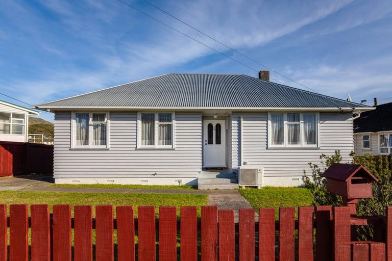 Photo of property in 10 Miranda Street, Cannons Creek, Porirua, 5024