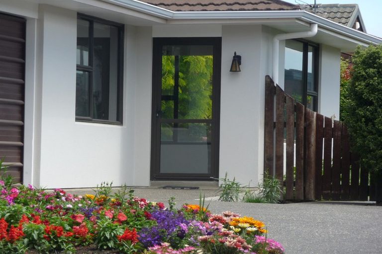 Photo of property in 35 Chipping Lane, Redwood, Christchurch, 8051
