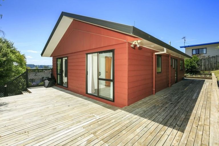 Photo of property in 12 Sevilla Place, Unsworth Heights, Auckland, 0632