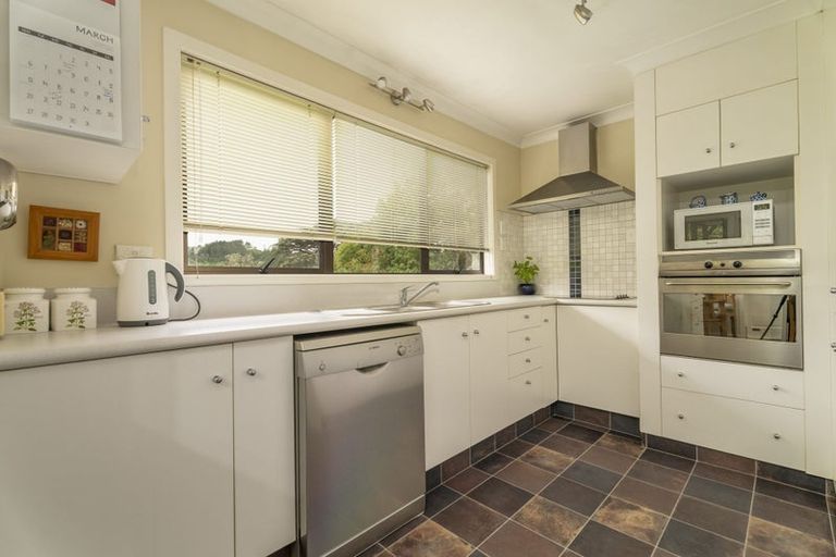Photo of property in 6 Burbank Crescent, Churton Park, Wellington, 6037