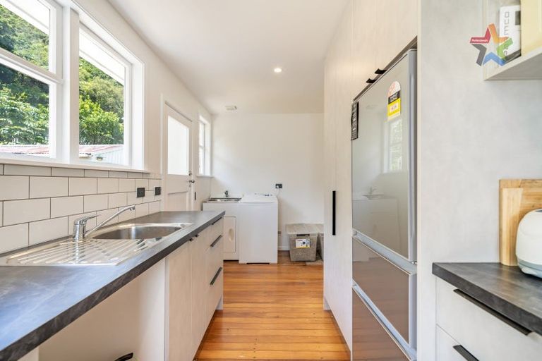 Photo of property in 18 Holmes Grove, Naenae, Lower Hutt, 5011