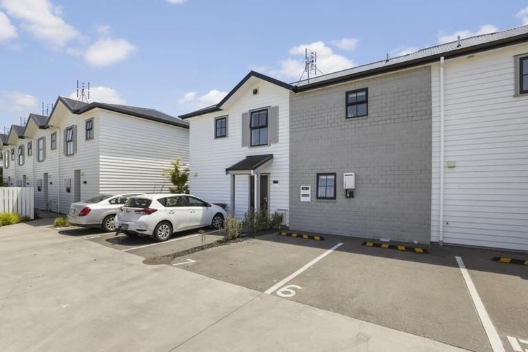 Photo of property in 135u3 Silverdale Road, Hillcrest, Hamilton, 3216