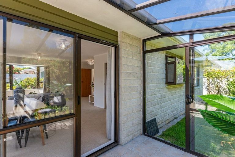 Photo of property in 29 Rosebank Grove, Waikanae, 5036